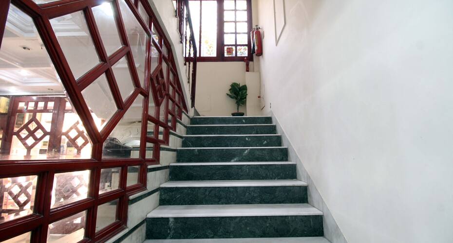 TG Rooms Karol Bagh 17A/59, New Delhi 4